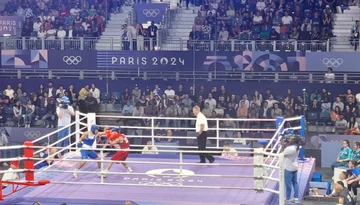 Great. Donjet Sadiku gewinnt den ersten Duell gegen Thai-Spieler