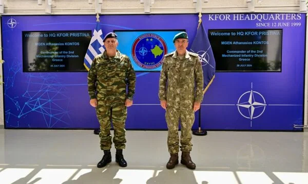 Ulustas rencontre le commandant grec de la KFOR, parle de la sécurité et du soutien au Kosovo-Serbie