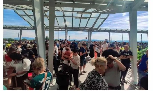 Bombenalarm am Flughafen Basel, Passagiere evakuieren