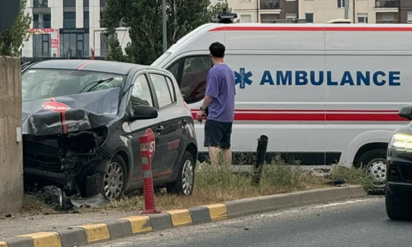 Traffico individuale in ambulanza Pristina sulla scena