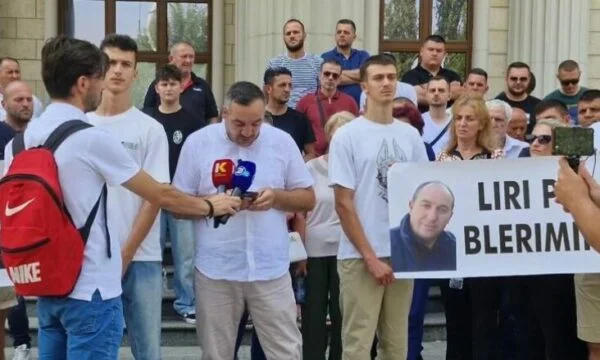 I veterani di KLA a Skopje hanno chiesto il rilascio immediato di Blerim Ramadani
