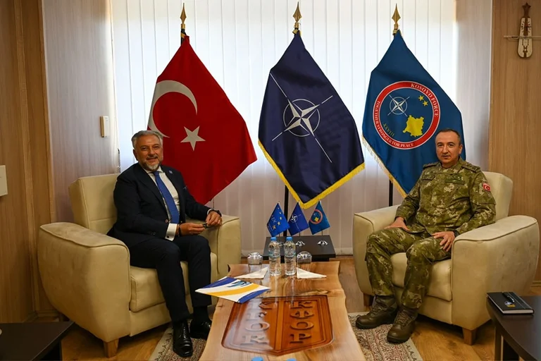 KFOR Commander incontra con EULEX Chief, il supporto al fuoco del dialogo guidato dal Kosovo Serbia