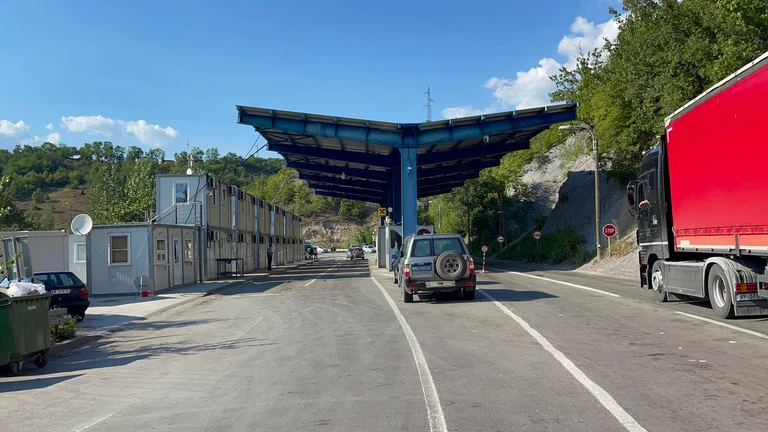 Arrested by a woman at the Jarinje border point, wanted by police