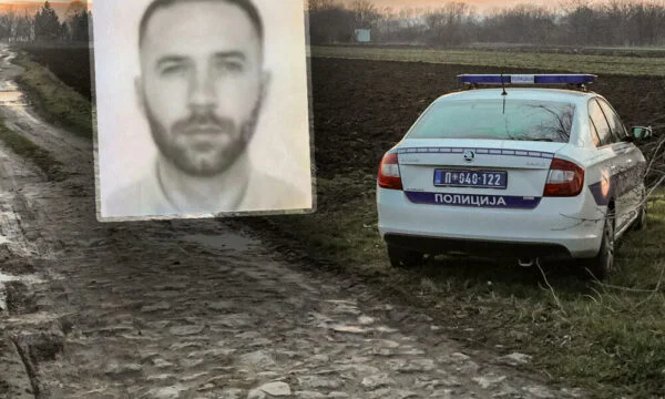 Gli elicotteri temono il sospettato che ha ucciso la polizia serba qual è la versione del governo di Belgrado dell'evento