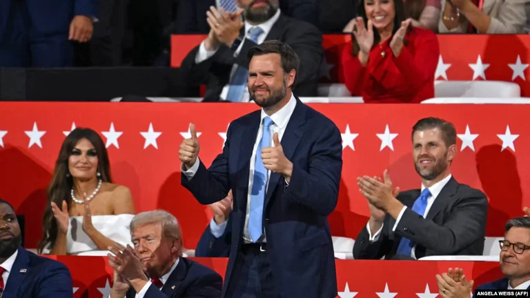 J.D. Vance presentato alla Convenzione Repubblicana