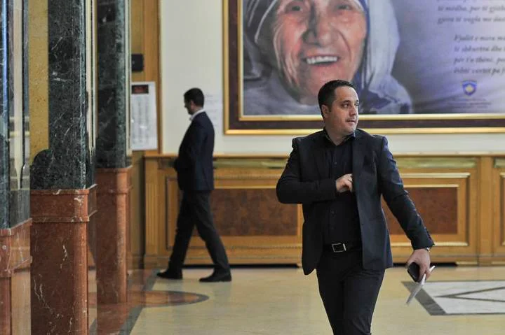 Selmanaj llama a Kurtin, dijo que está trabajando contra los planes estadounidenses.