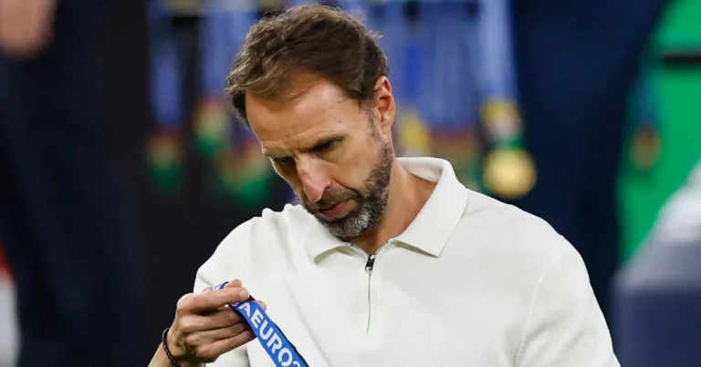 No. El rey Carlos envía carta para entrenar Southgate