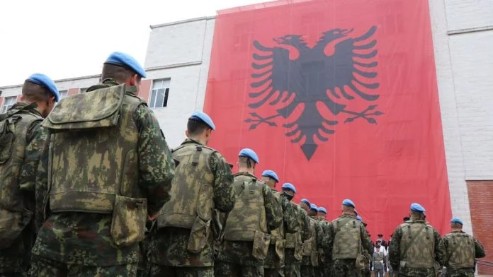 La CE approva l'aiuto di 13 milioni di euro alle forze armate albanesi