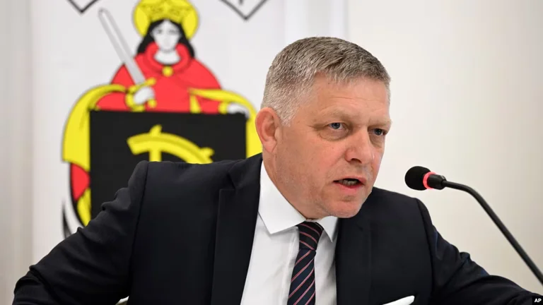 Slowakei greift das Gesetz über die Freiheit der Rallye nach der Ermordung gegen Fico auf