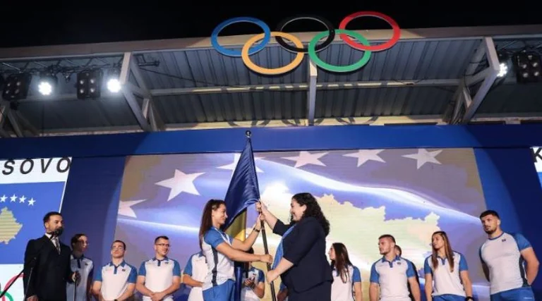 Osman gibt heute die Flagge an das Kosovo Olympic Team
