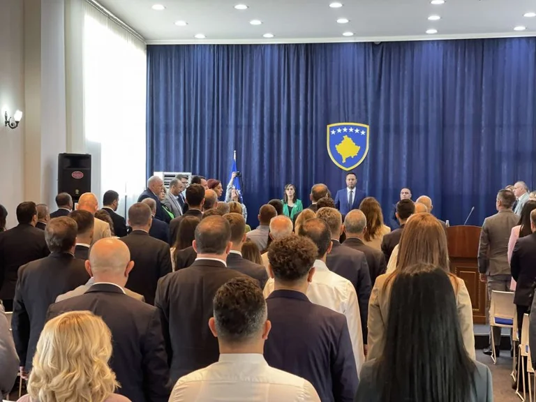 Srebrenica session starts with a minute of silence