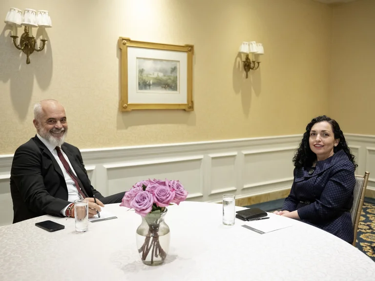 Los que llegaron a Kurti pertenecen a Osmani, ella en los EE.UU. habla con Edi Rama acerca de la OTAN de Kosovo