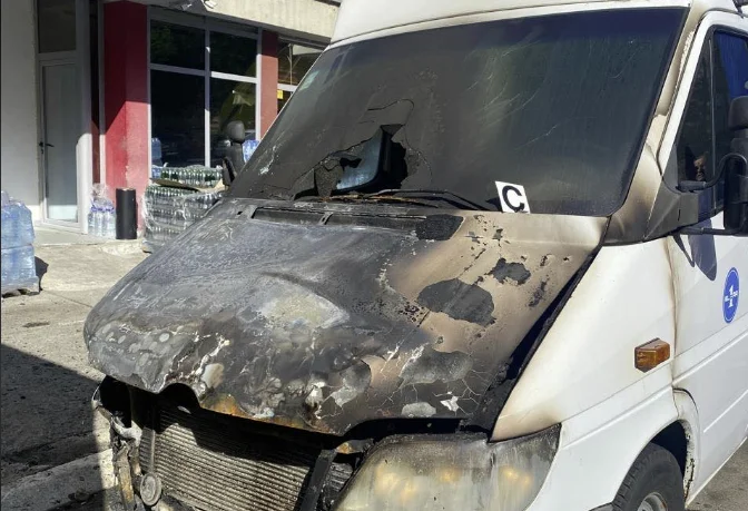 Quemar dos camiones al norte, un coche se daña