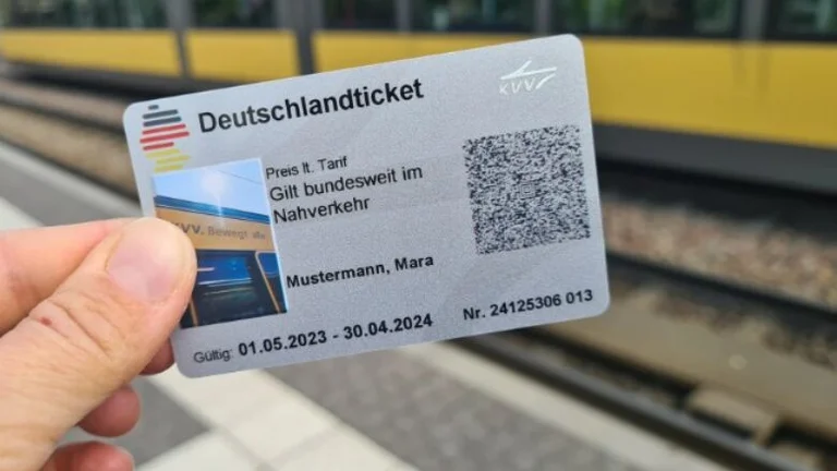 Frankfurt residents who unregister their car benefit free public transport to Germany one year