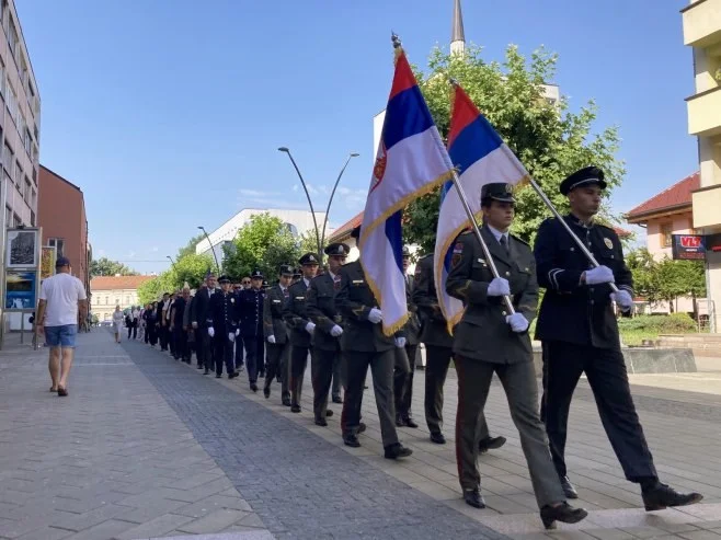 Serbiens Botschaft in Bosnien: Wir haben MPJs über das Militär informiert, sie sind unbewaffnete Studenten.