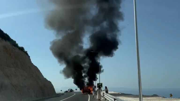 La machine est impliquée dans les incendies sur l'axe Dukes-Crime, sauve miraculeusement la famille