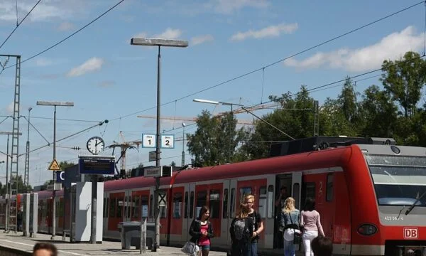 He climbed the railway's electric wire, seriously injured Kosovo 14-year-old