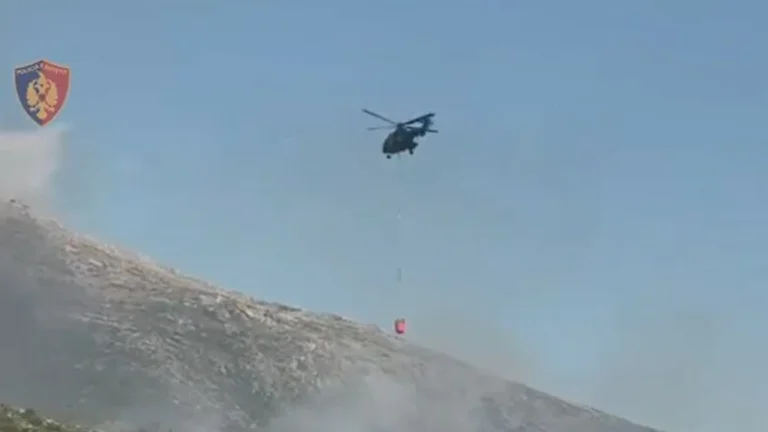 Fuoco a Loro, i pompieri usano l'elicottero per spegnere le fiamme.