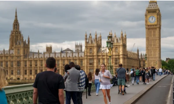 Today, early elections are held in England, conservatives to defeat