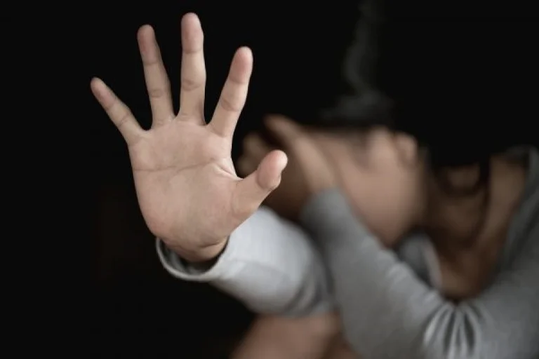 Gjilanasi dhunon seksualisht 21-vjeçaren, e incizon dhe ia kërkon rreth një mijë euro për mos-publikim të videos