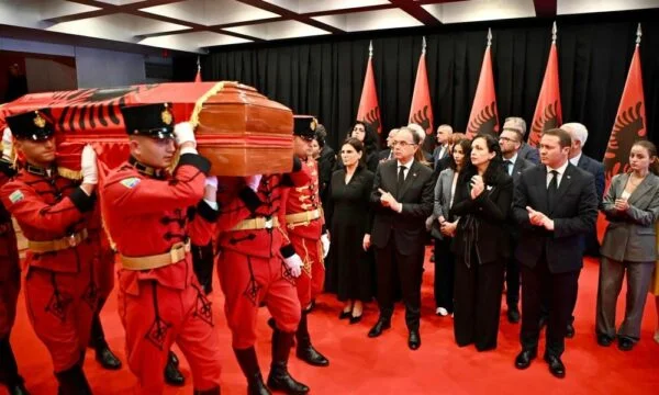 Osman pour Kadare : La liberté du Kosovo est le triomphe de la nation albanaise, la littérature d'adieu en titane
