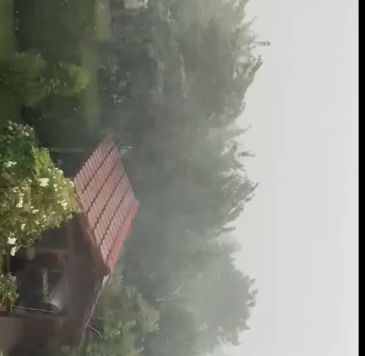 Le tempeste di pioggia pesanti includono la città del Kosovo