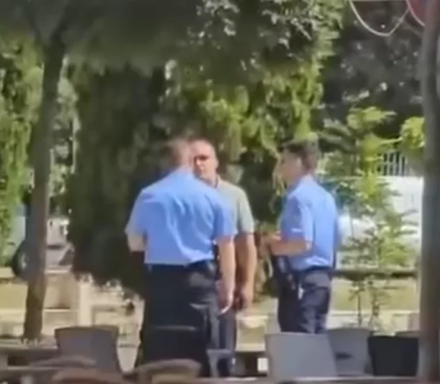 “Si tratta di un capo municipale o comandante della polizia