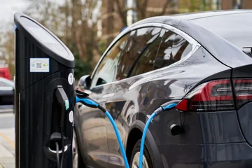 Casi la mitad de los propietarios de vehículos eléctricos americanos quieren regresar a gas
