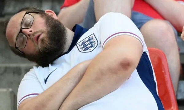 Le typhus d'Angleterre nie avoir dormi pendant le match contre la Slovénie