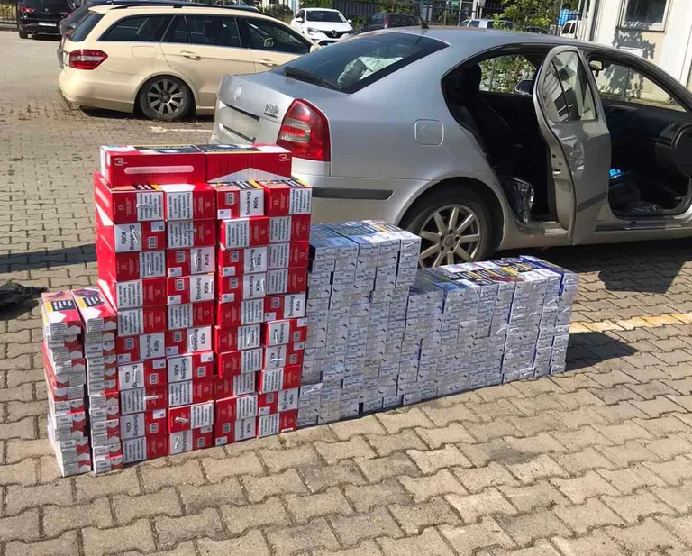 Polizei in Gjakova Ladung 3.200 Zigarettenpacks