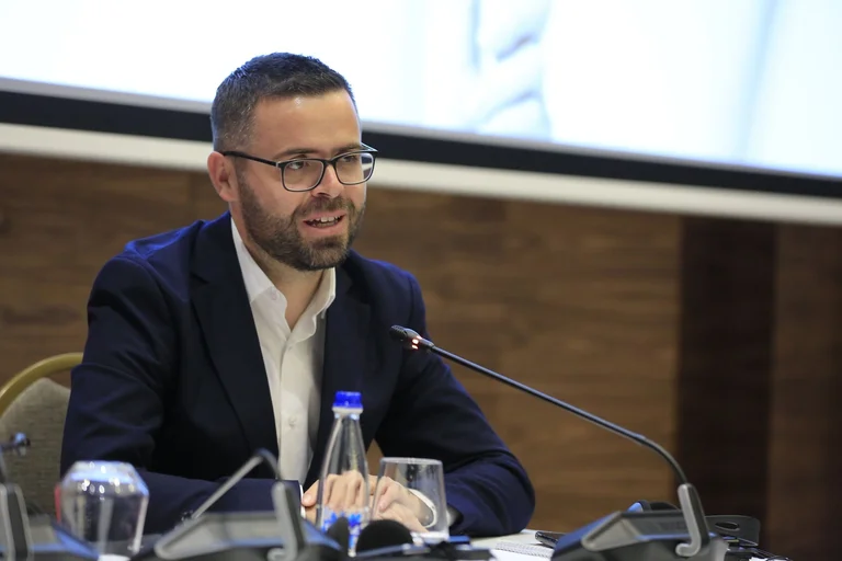 Rex pour la facture KPM: Il n'y a pas eu de participation, de consultation avec la société civile et l'industrie des médias.