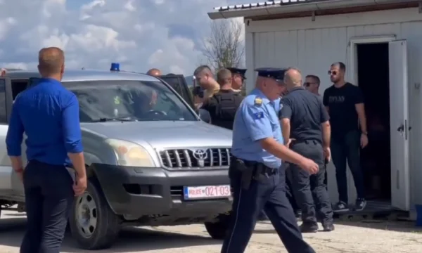Il momento in cui un serbo viene arrestato a Gazimestan (VIDEO)
