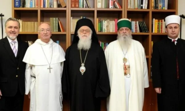 Le nombre de musulmans et de catholiques en Albanie augmente