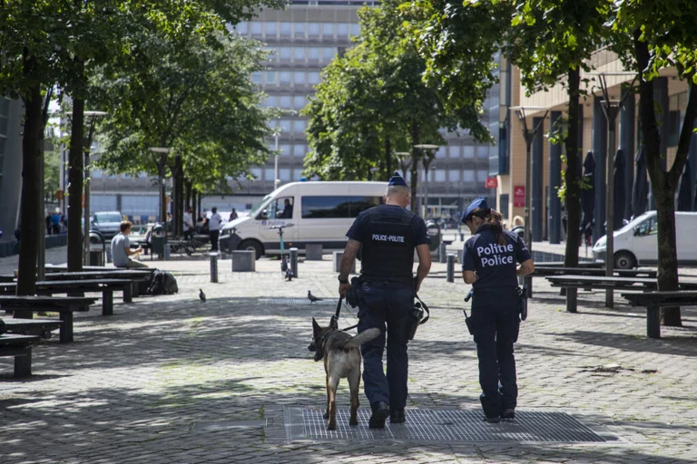 Il canottaggio locale dei testimoni a Bruxelles, due persone muoiono, tre feriti