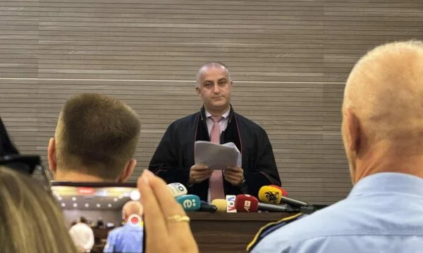 Quattro accusati di aver ucciso il politico serbo, Oliver Ivanovic, condannato a 20 anni di prigione