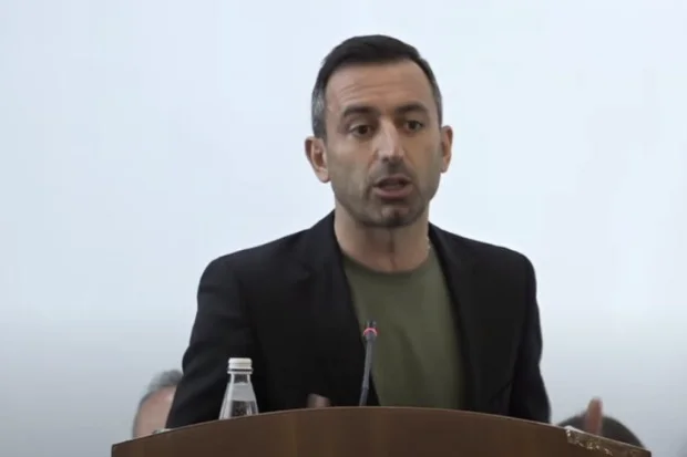 Basha insulta i media e la farfalla Kusar: Abbiamo fermato la notizia dai media.