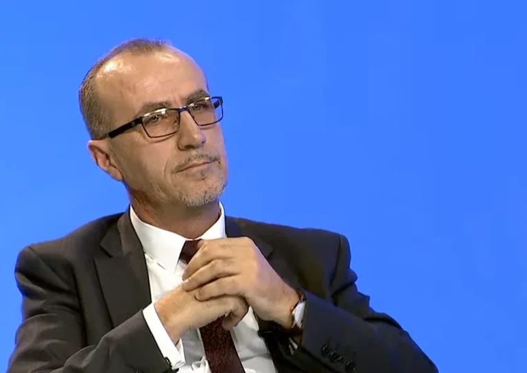 Haxhiu: E turpshme e qyqare ikja e Albin Kurtit dhe Vjosa Osmanit, nga veriu