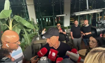 “Es war eine gute Erfahrung”, die National Reaches Rinas, Sylvinho zeigt, ob es mit dem Rot fortfahren wird.