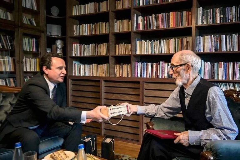 Albin Kurti visits Rexhep Qhuruja for her birthday: 88 years of a pontiff's word giant