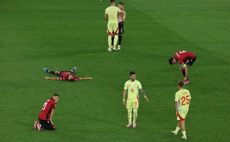 Le footballeur espagnol : Fort match, l'Albanie est une équipe de course