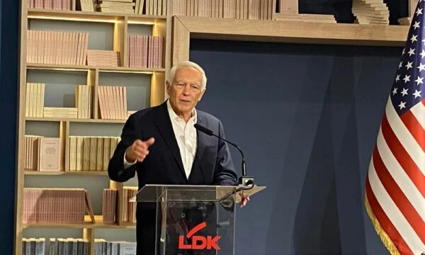 Gjenerali Clark thotë se LDK’ja është arsye që intervenimi i Perëndimit në Kosovë pati sukses