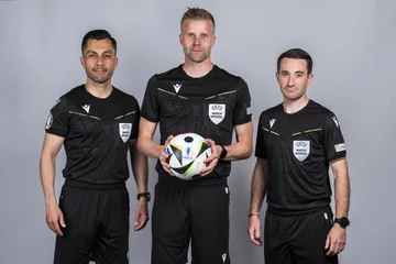 U n EFA definiert Albanien Spiel Schiedsrichter é Spanien in Düsseldorf