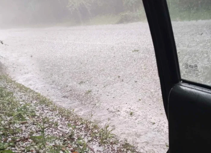 Pas temperaturave përvëluese, shtrëngata e breshër masiv në Bosnjë e Hercegovinë dhe Serbi