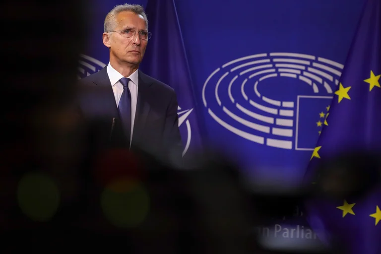Shefi i NATO-s kërkon kosto për Kinën për shkak të mbështetjes së Rusisë