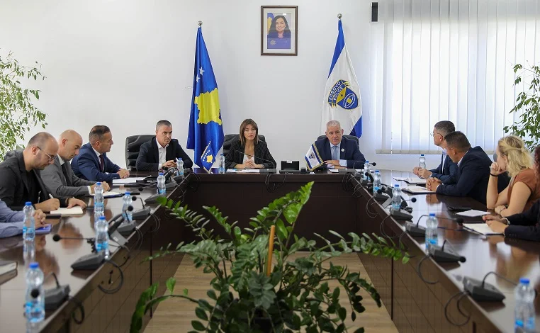 “Hetimet për krime lufte” Sveçla e Haxhiu kërkojnë angazhim për arrestimin e dënimin e autorëve