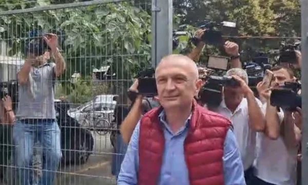 Ilir Meta paraqitet në SPAK: Po shkoj te Dumdumani që s’guxon t’i përmendë emrin Ramës