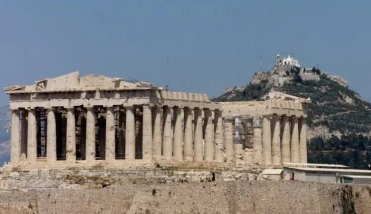 The heat wave in Athens reaches 80 degrees Celsius