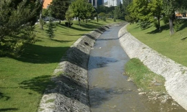 Albania: Trovato inconscio sul fiume a Lana, perdendo la vita in un ospedale di 40 anni