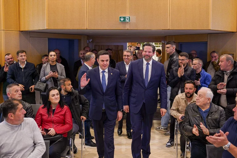 Mandl di McAllister ancora al PE, Obadiah: VV diviso albanesi in Macedonia, ci siamo uniti esiliati intorno agli amici del paese