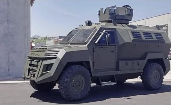 1 contacto, primer coche blindado militar Hecho en Albania